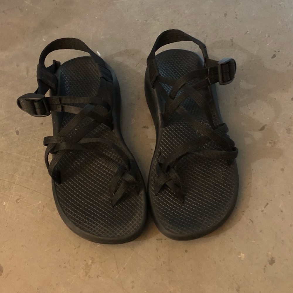 Chacos w/ Double Strap and Toe Loop in Black 🐾